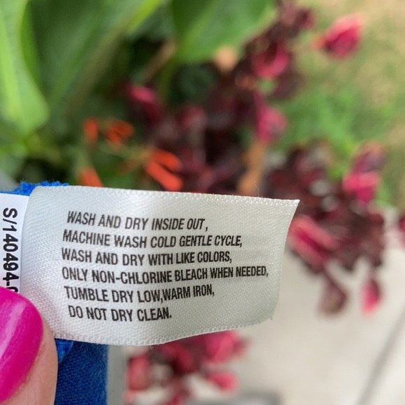 EUC GAP lightweight racer back tank. 3 buttons. - Picture 5 of 7